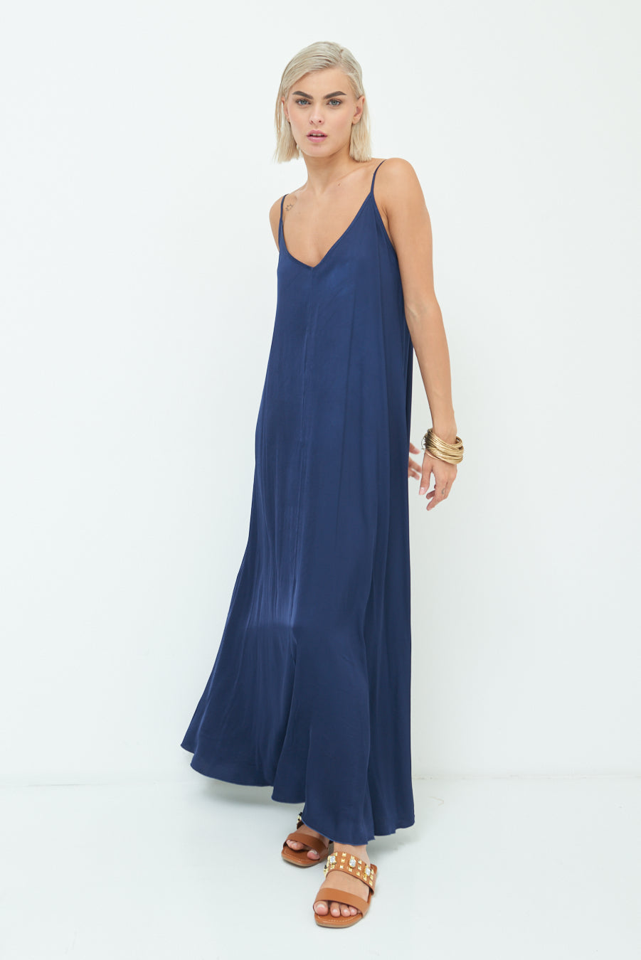 V-NECK MAXI DRESS