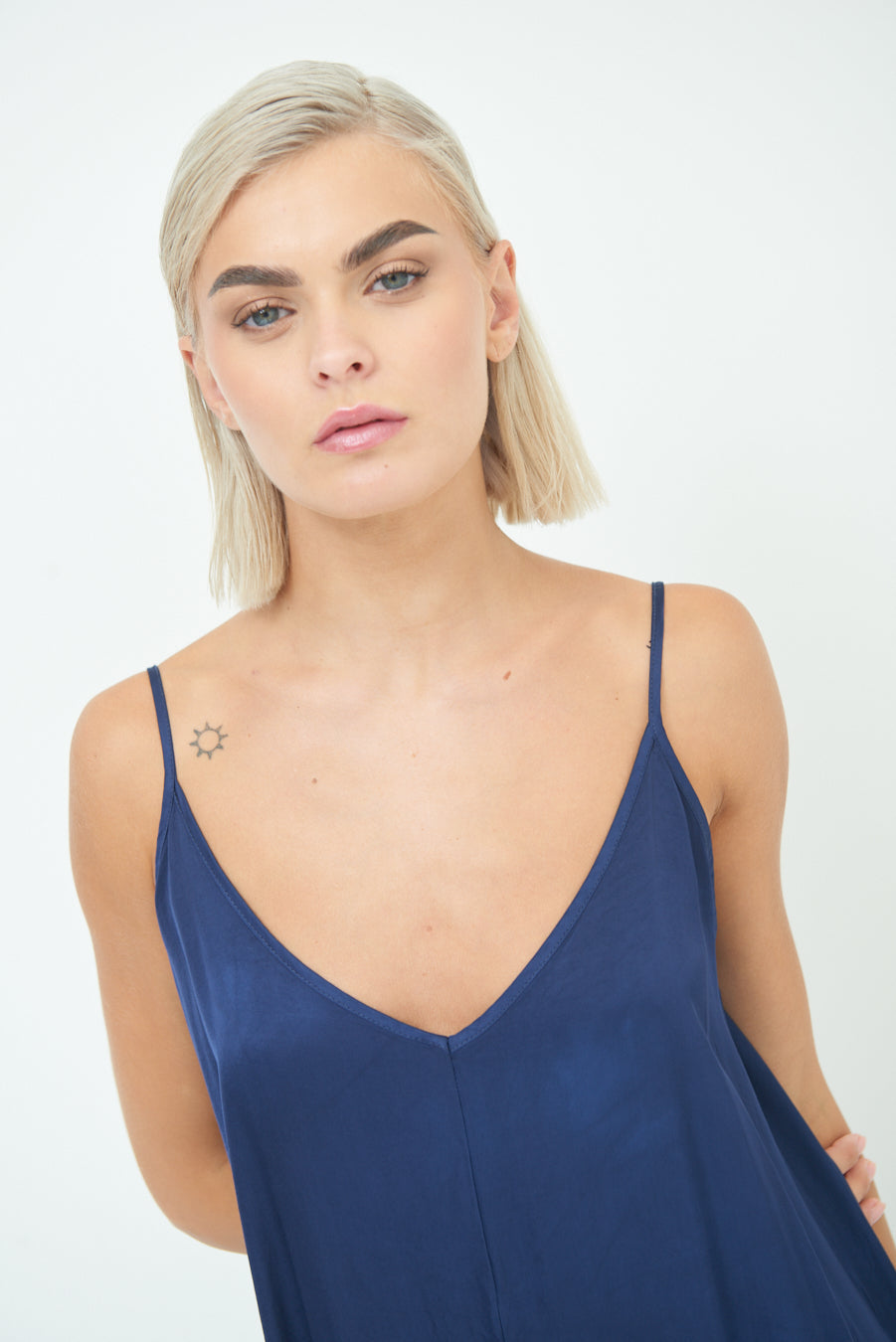 V-NECK MAXI DRESS