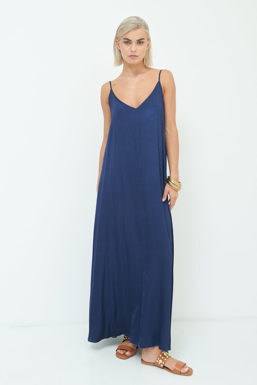 V-NECK MAXI DRESS