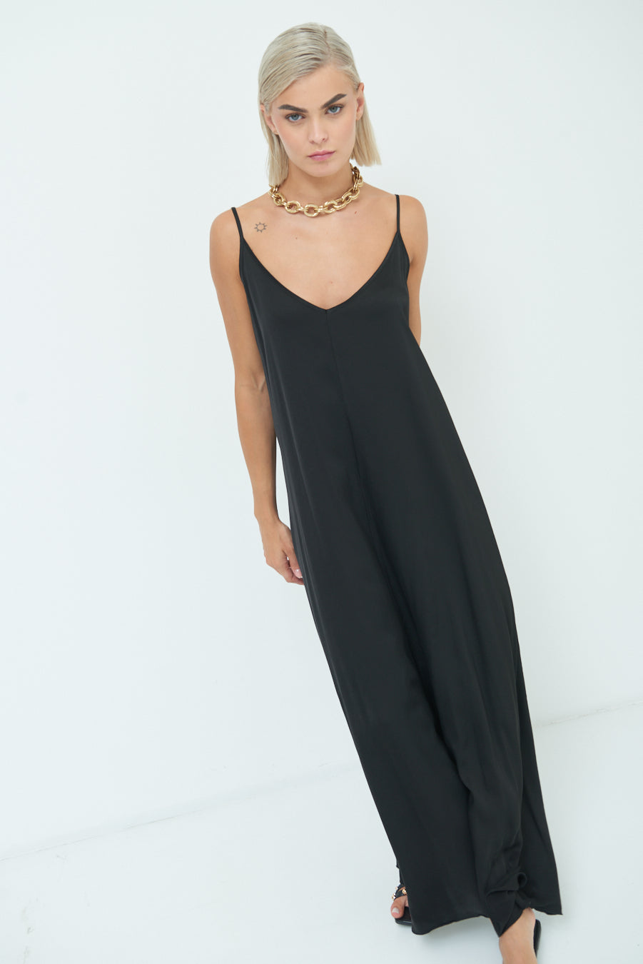 V-NECK MAXI KJÓLL