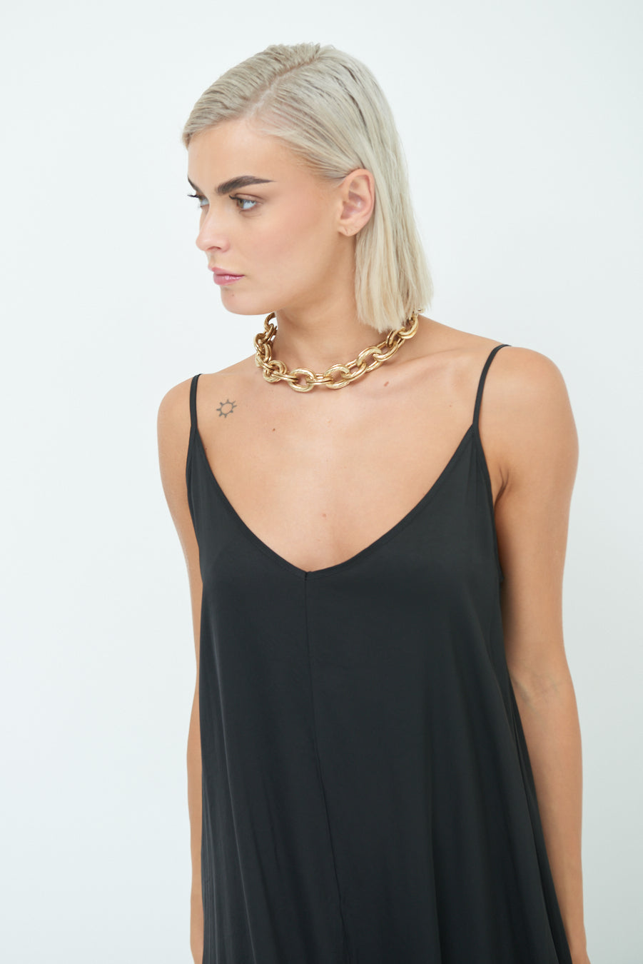 V-NECK MAXI KJÓLL