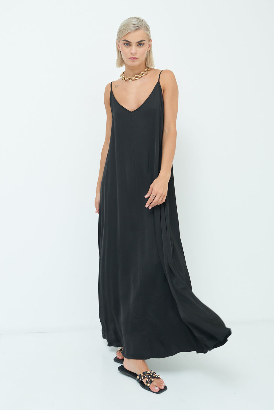 V-NECK MAXI KJÓLL